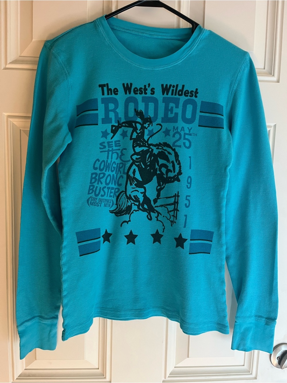 Women’s Long Sleeved Thermal Top.  Woman Bronc Motif.  Size L.